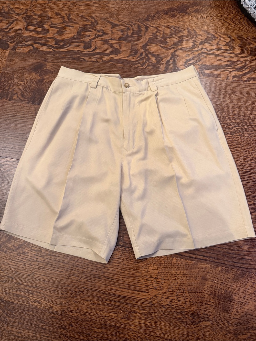 Tommy Bahama Classic Pleated Men’s Shorts in Beige